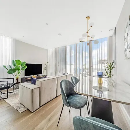 Pass The Keys Penthouse Oasis In Trendy Fulham Apartment